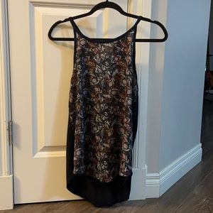 Woman medium strappy tank top